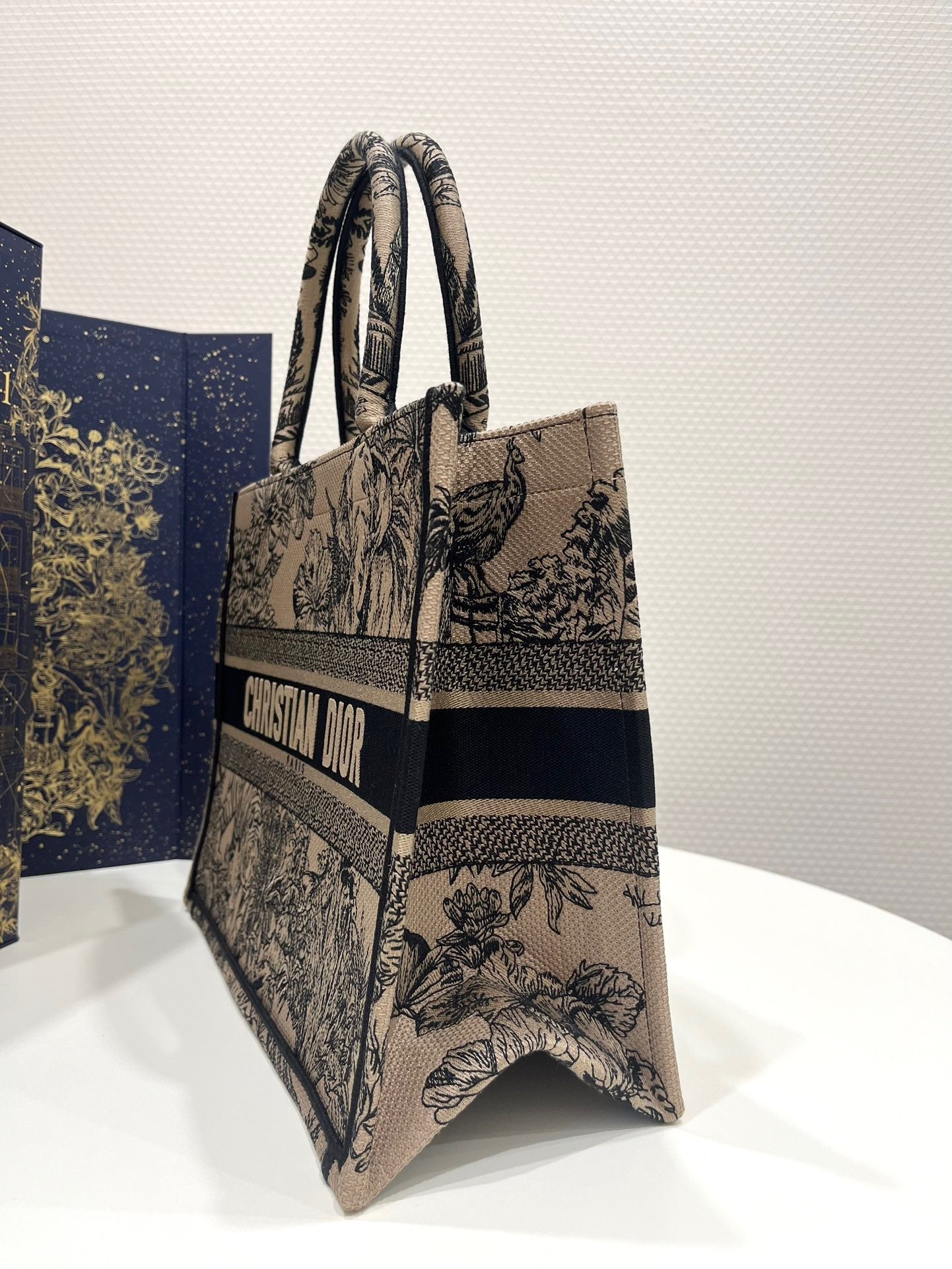 CD MEDIUM BOOK TOTE BAG
