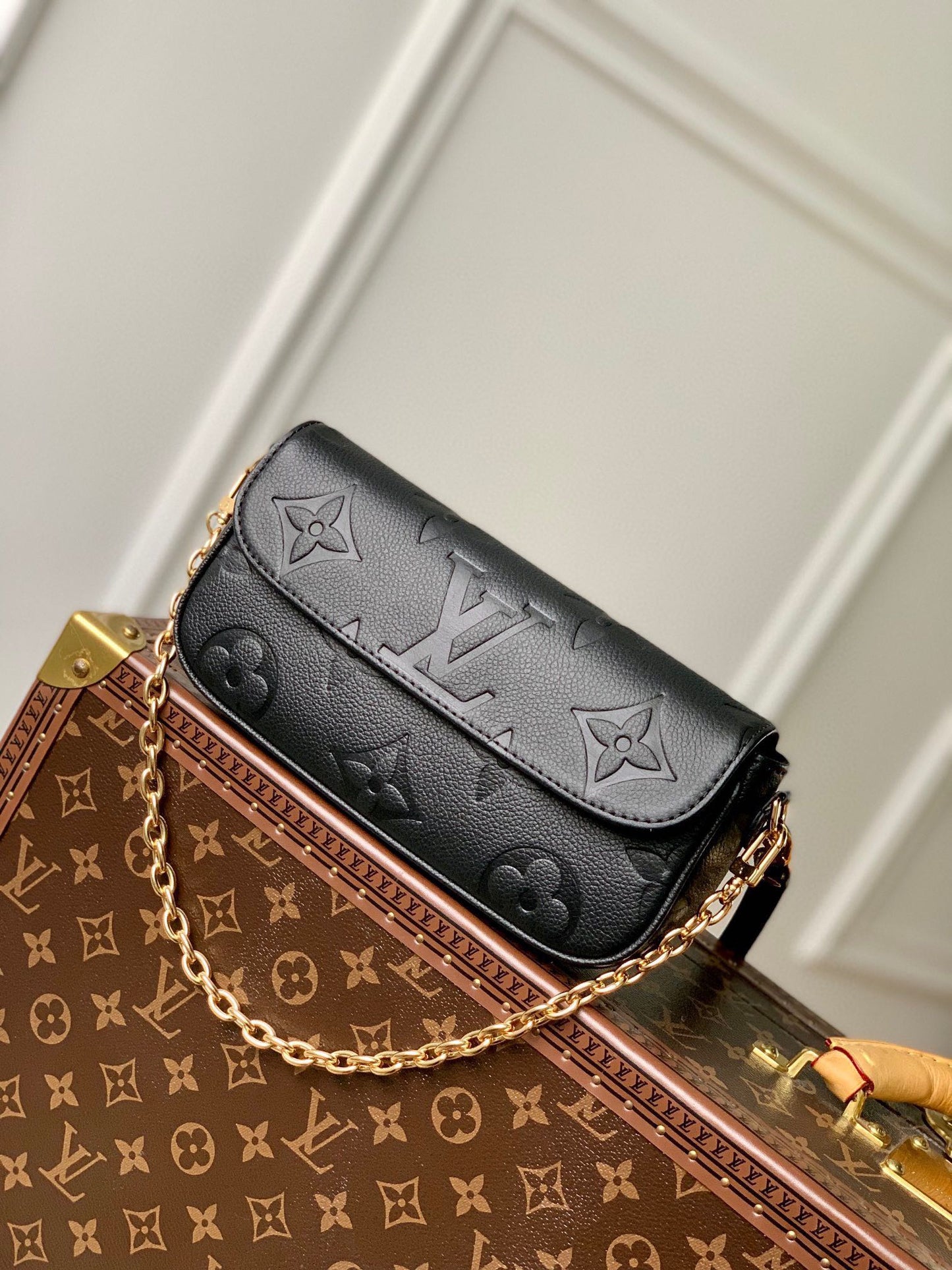 LOU IVY WALLET ON CHAIN BAG