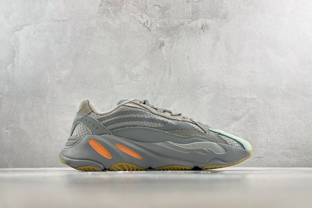 YEEZY BOOST 700 V2