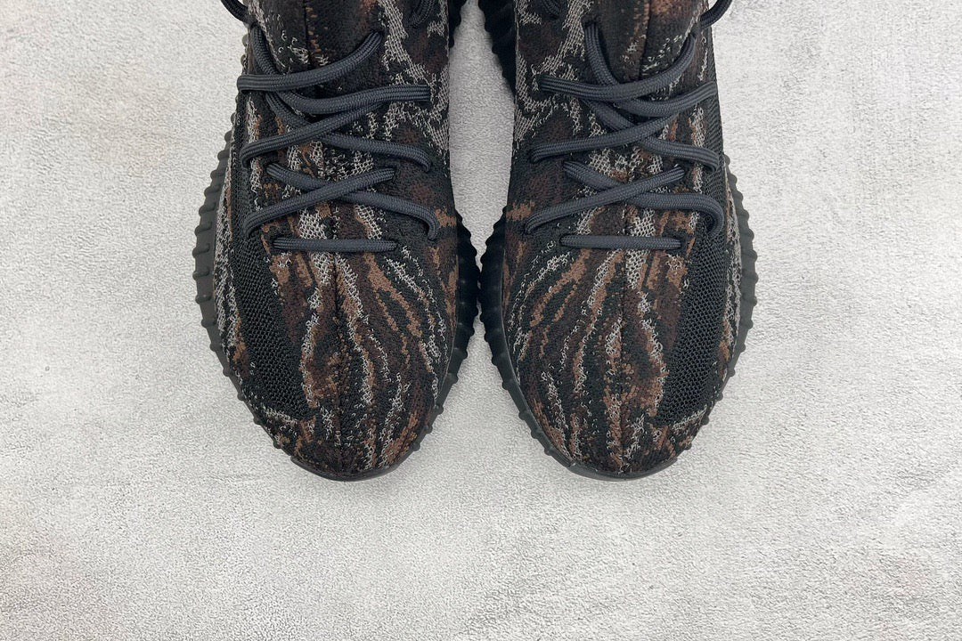 YEEZY BOOST 350 V2