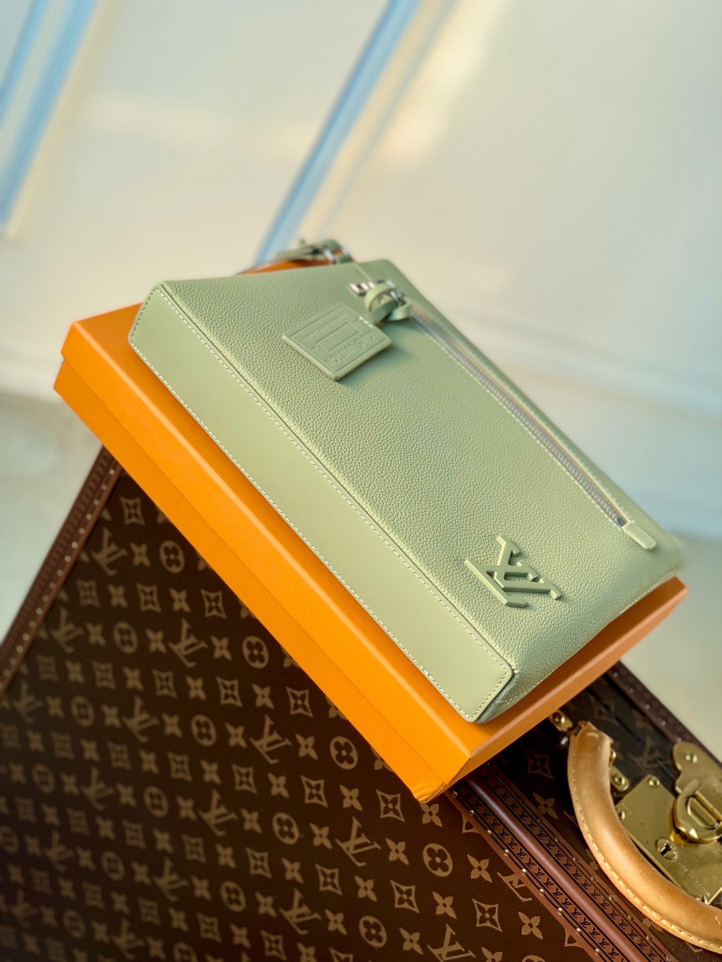 LOU TAKEOFF POUCH