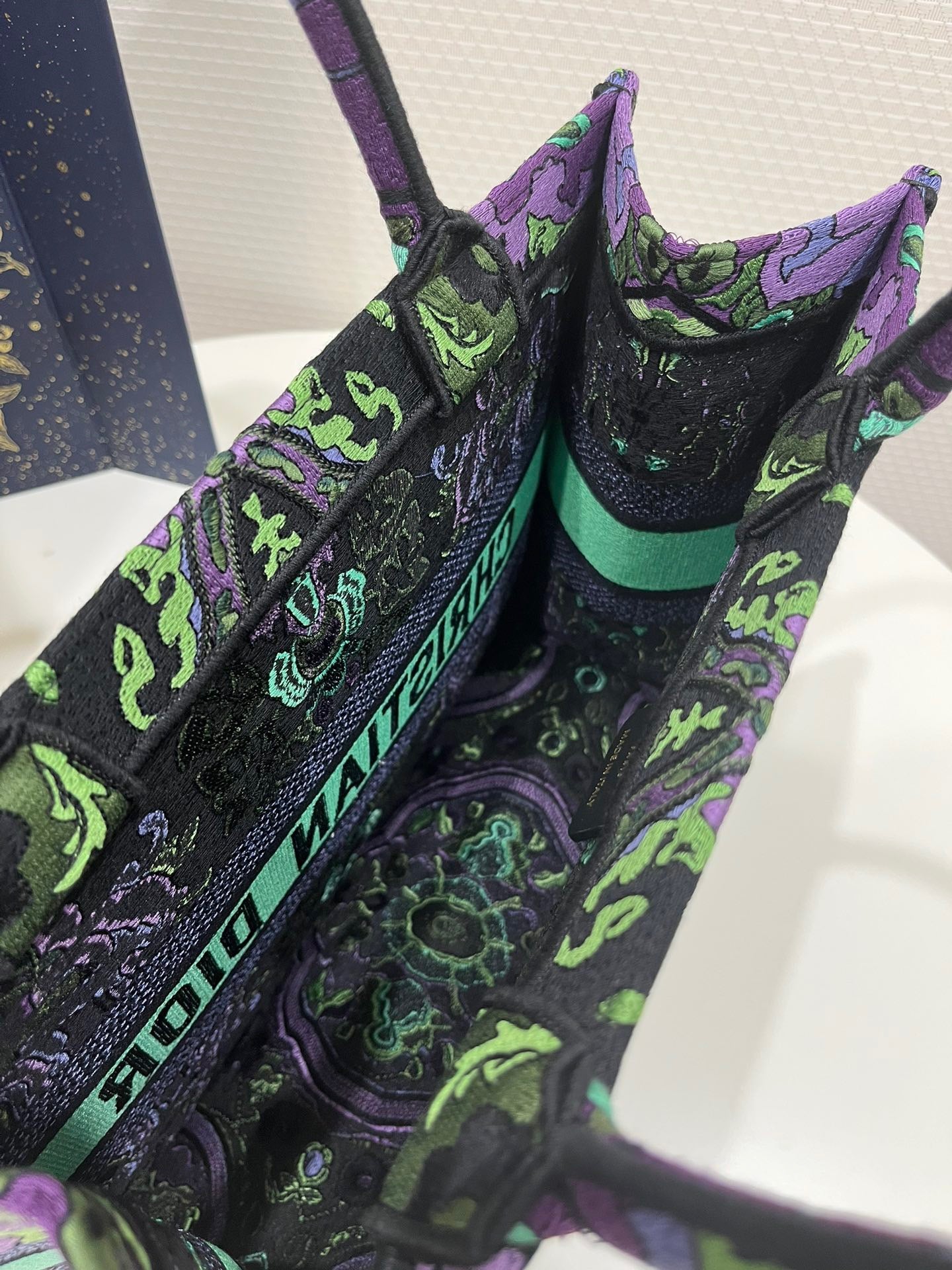 CD MEDIUM BOOK TOTE BAG