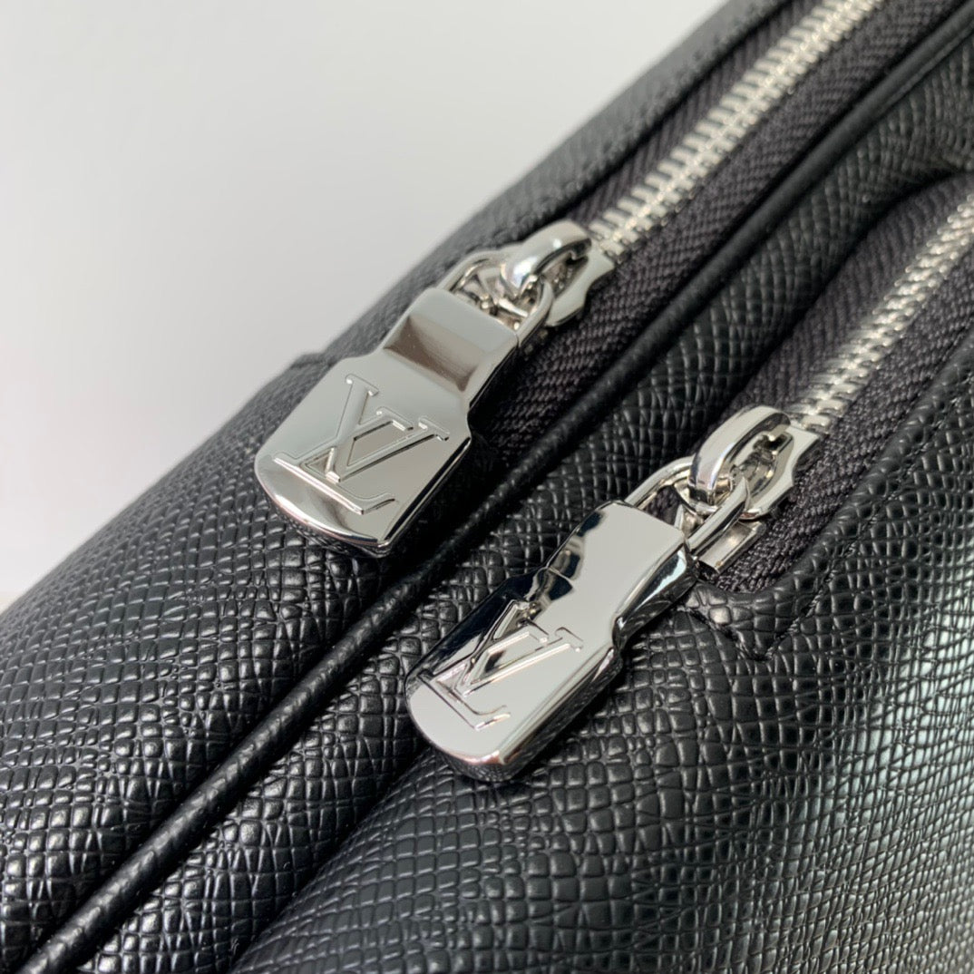 LOU AVENUE SLING BAG