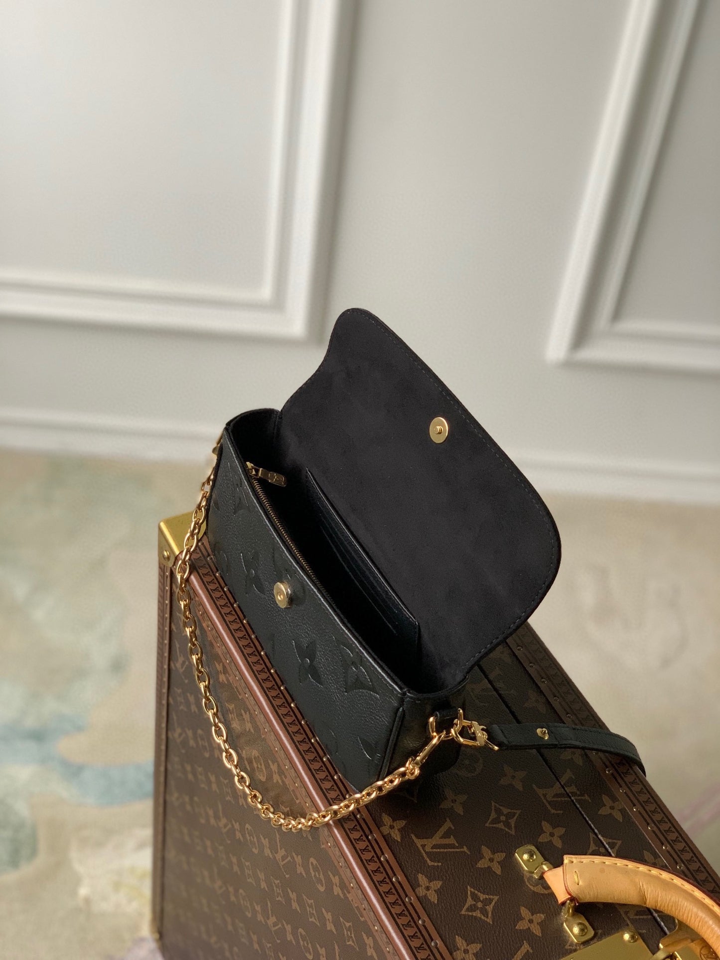 LOU IVY WALLET ON CHAIN BAG