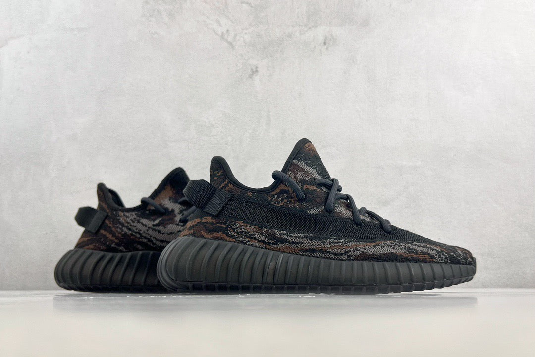 YEEZY BOOST 350 V2
