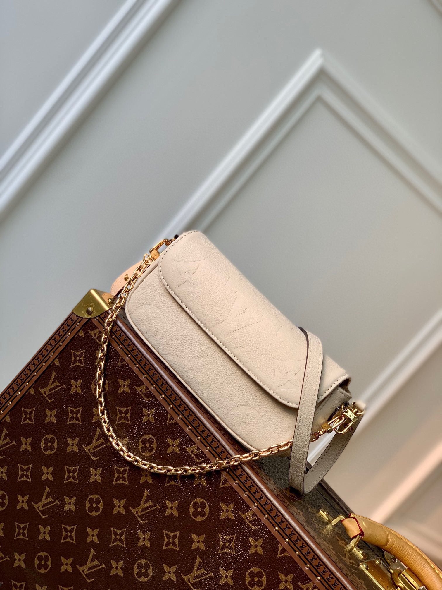 LOU IVY WALLET ON CHAIN BAG