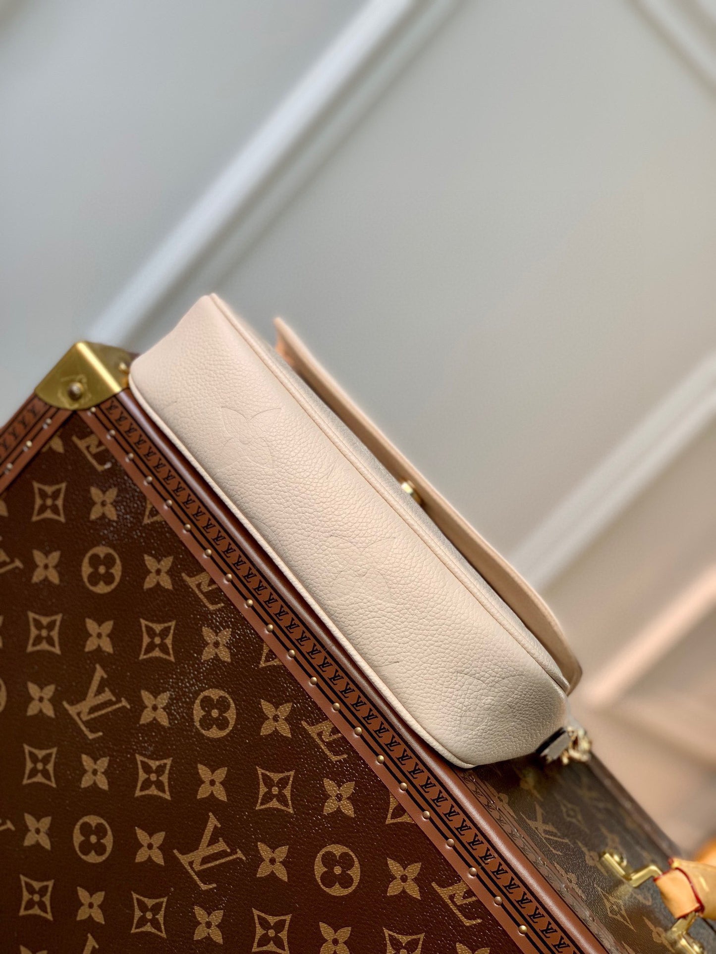 LOU IVY WALLET ON CHAIN BAG