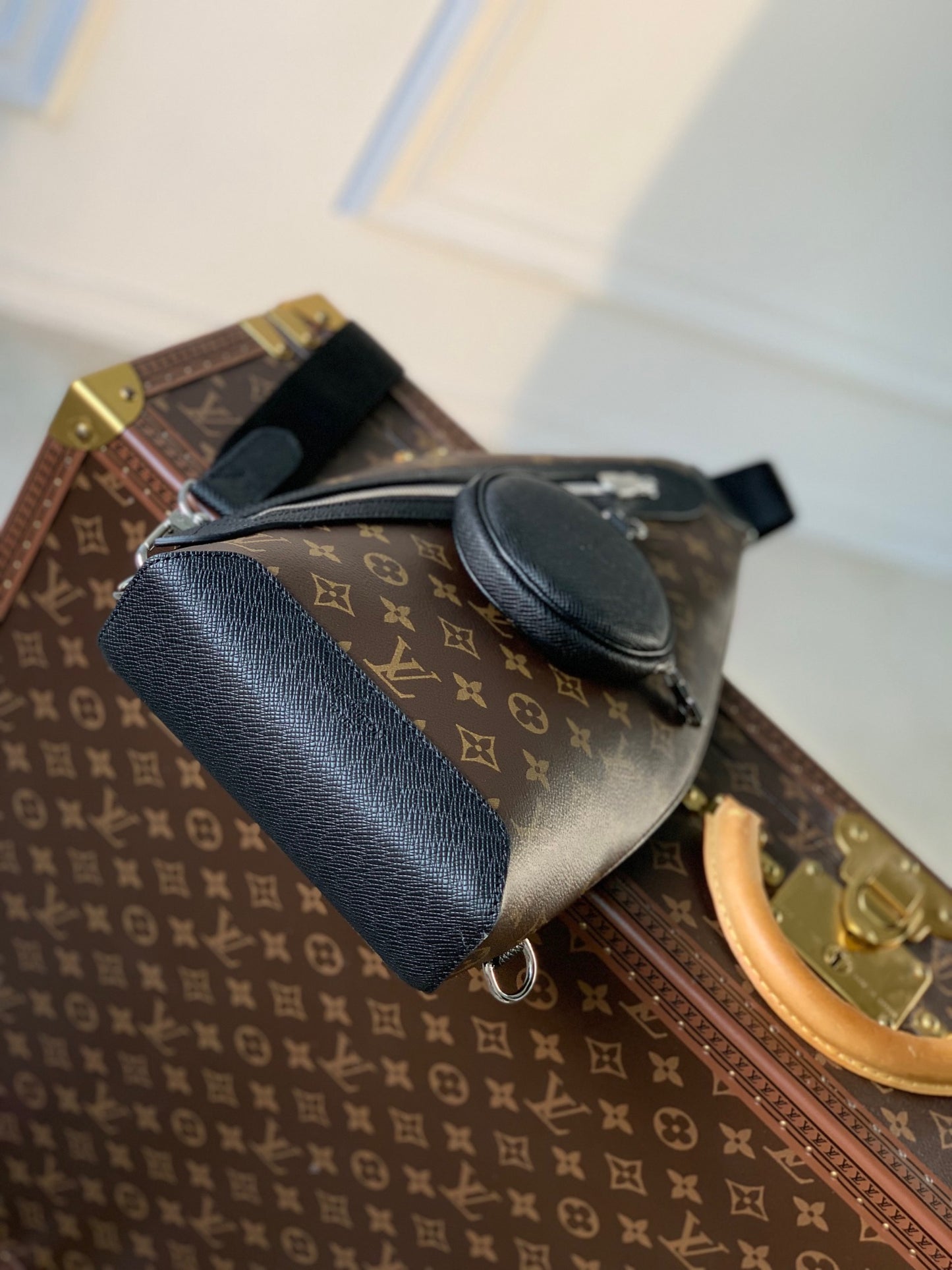 LOU DUO SLING BAG