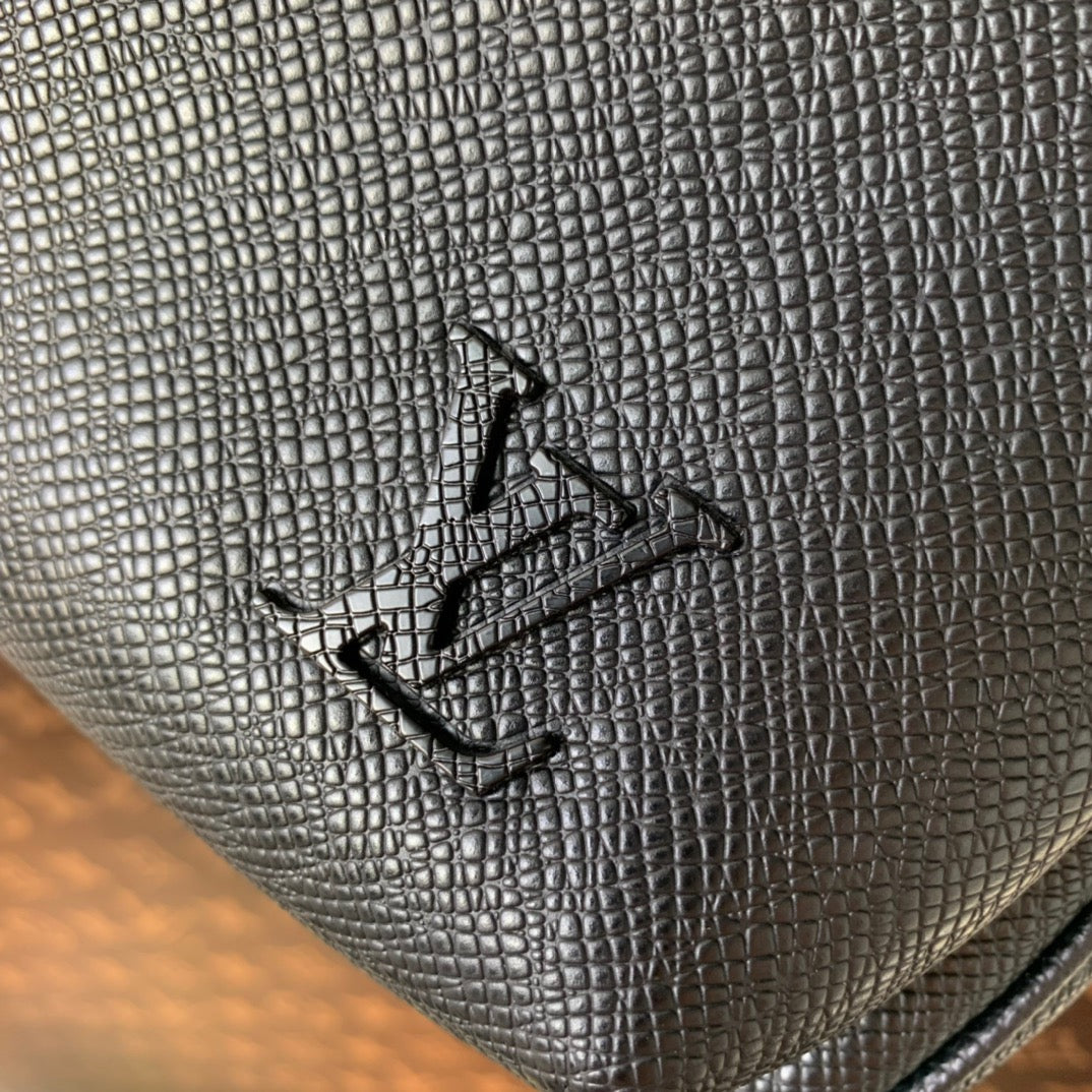 LOU AVENUE SLING BAG