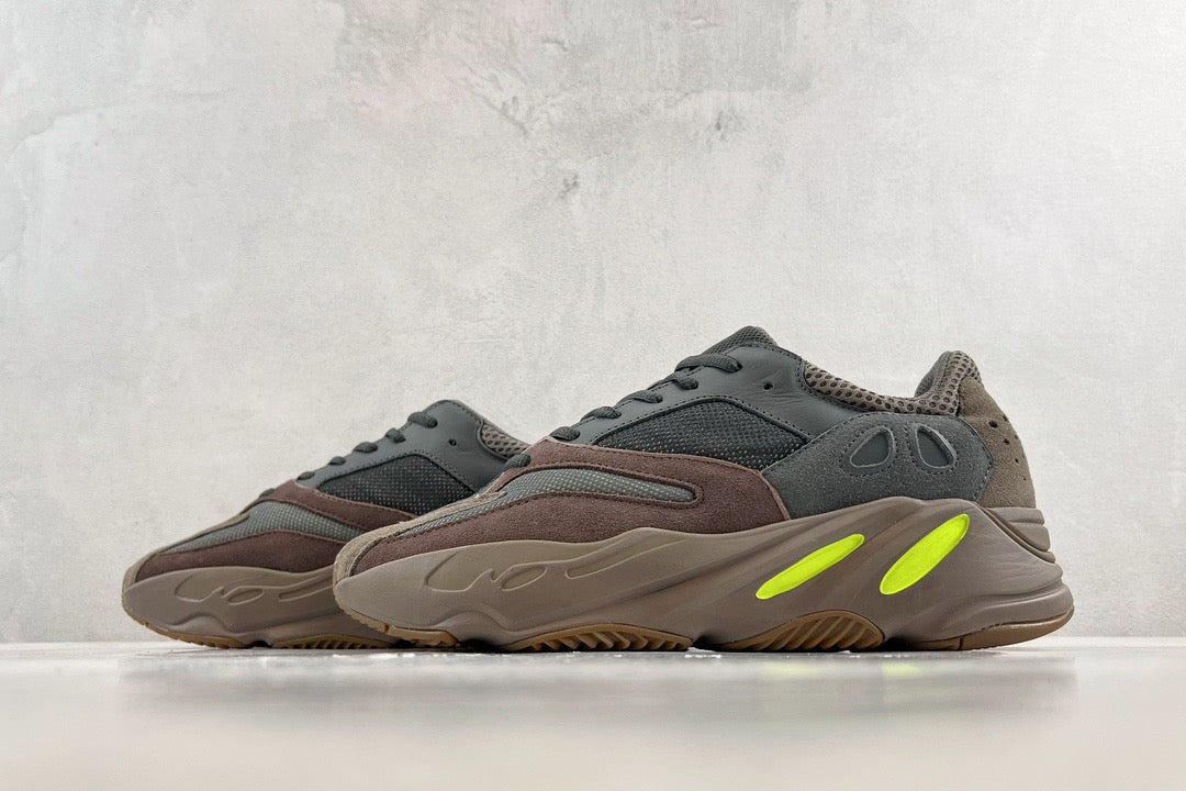 YEEZY BOOST 700