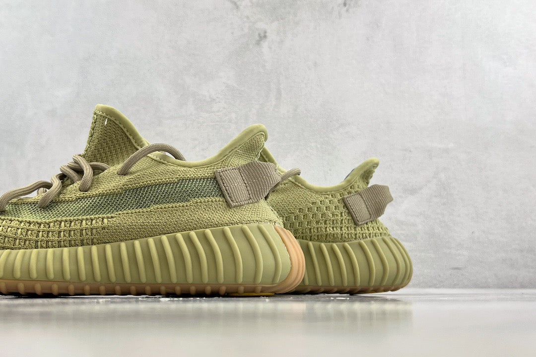 YEEZY BOOST 350 V2