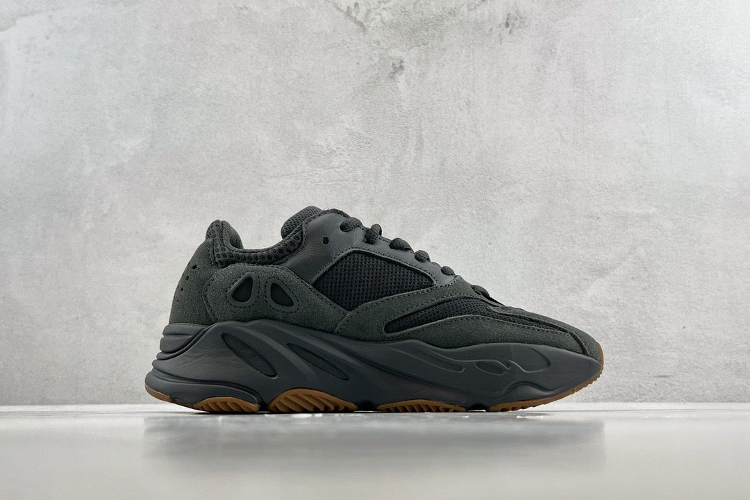 YEEZY BOOST 700