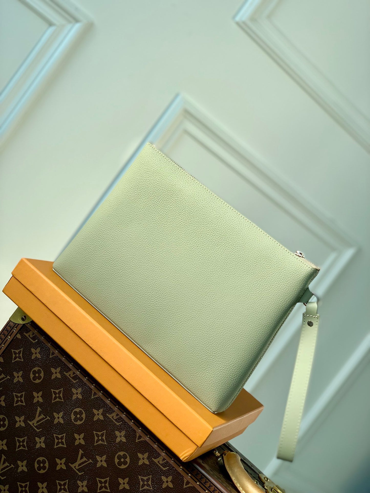 LOU TAKEOFF POUCH