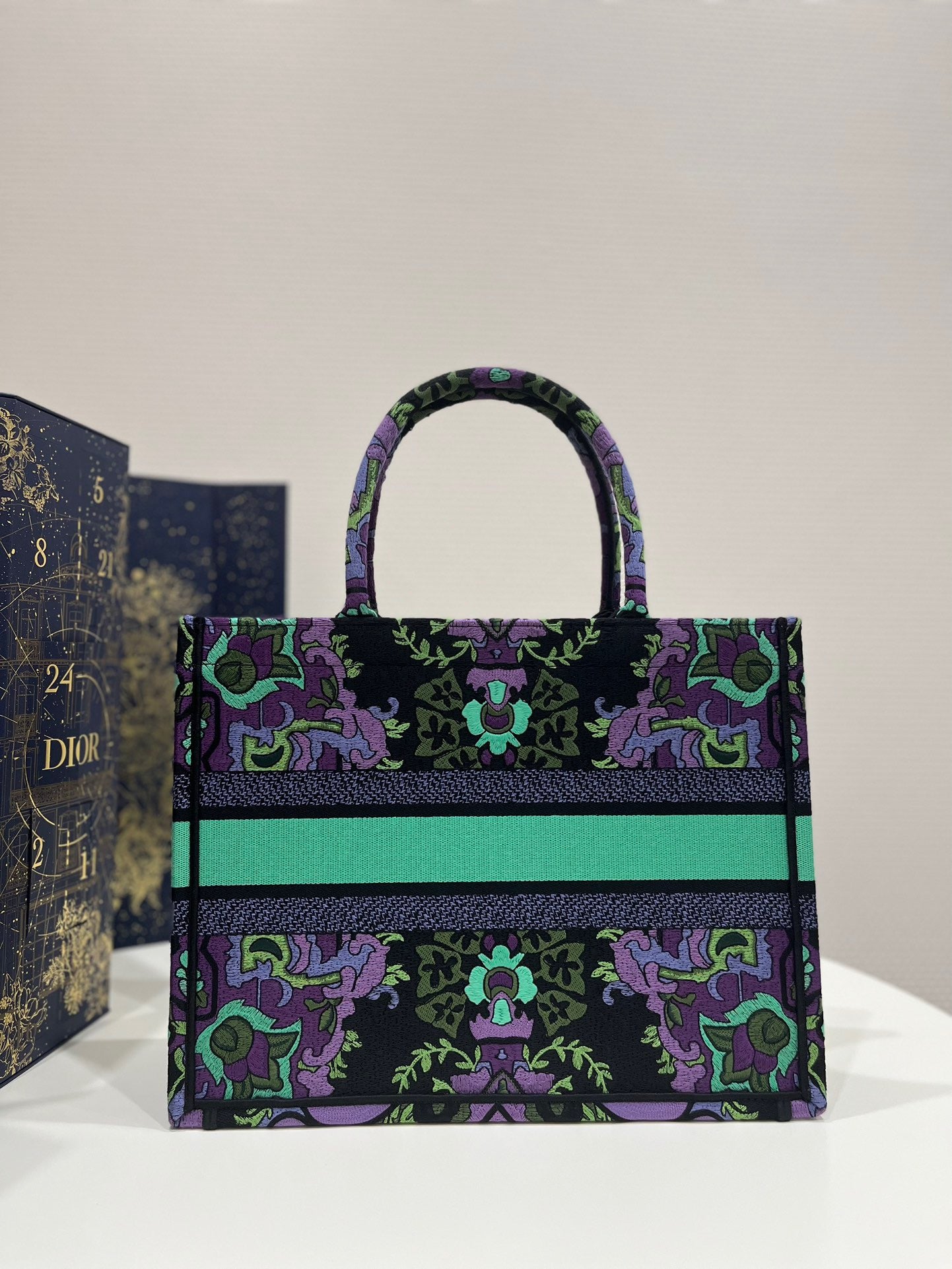 CD MEDIUM BOOK TOTE BAG