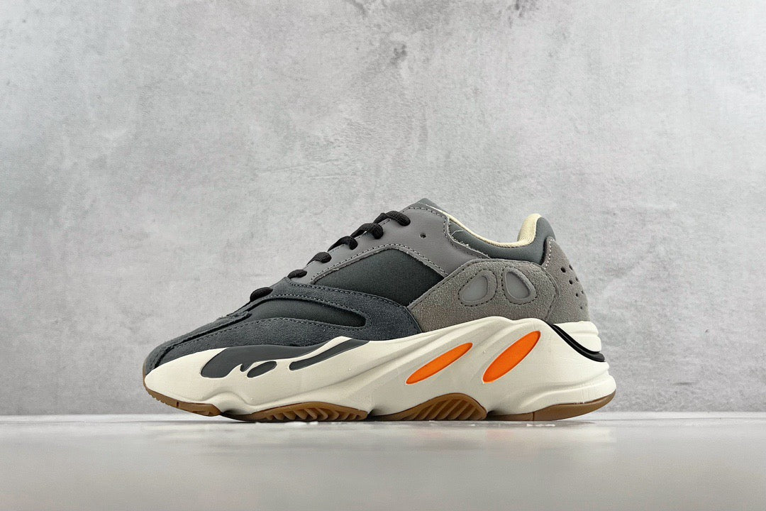 YEEZY BOOST 700