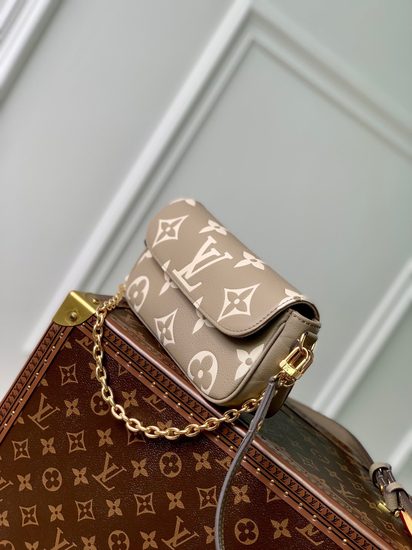 LOU IVY WALLET ON CHAIN BAG