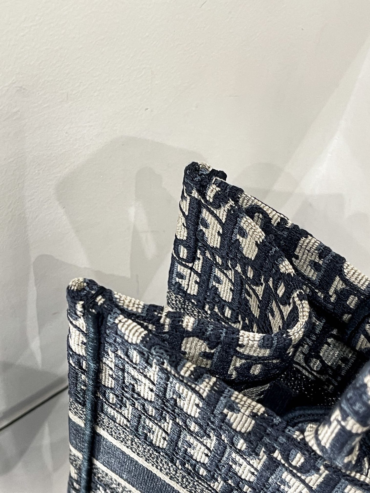 CD MEDIUM BOOK TOTE BAG