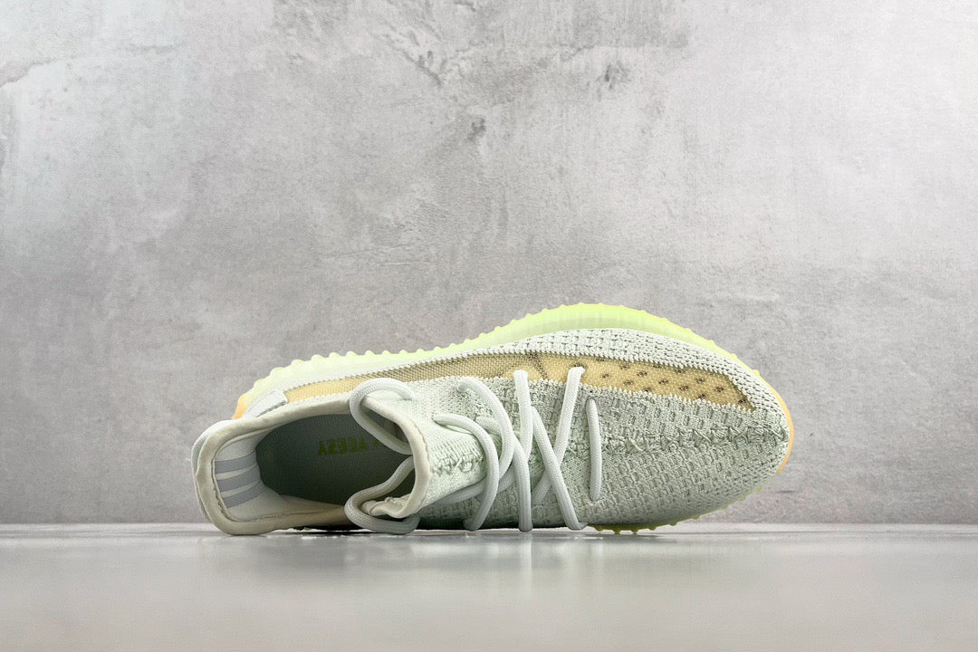 YEEZY BOOST 350 V2