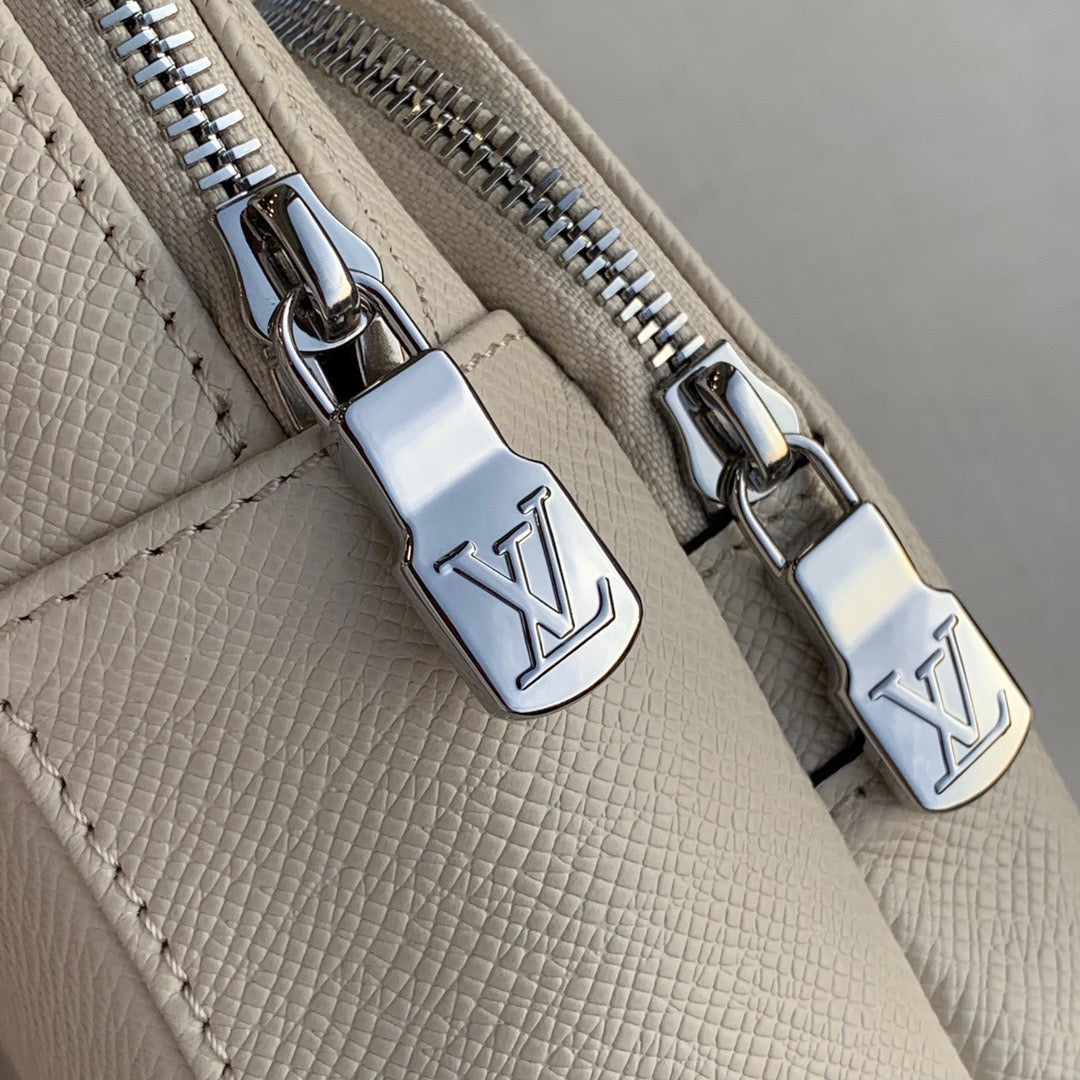 LOU AVENUE SLING BAG