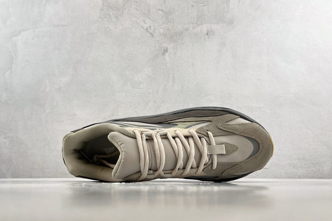 YEEZY BOOST 700 V2