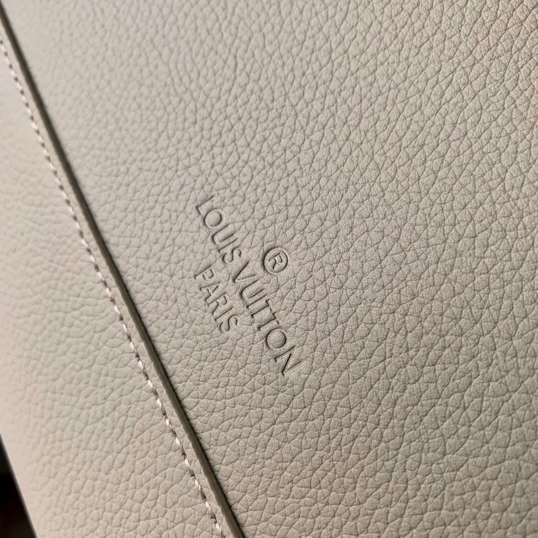 LOU TAKEOFF MESSENGER BAG