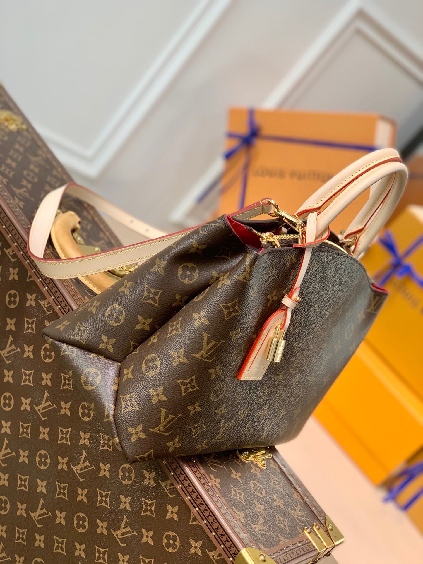 LOU GRAND PALAISE TOTE BAG