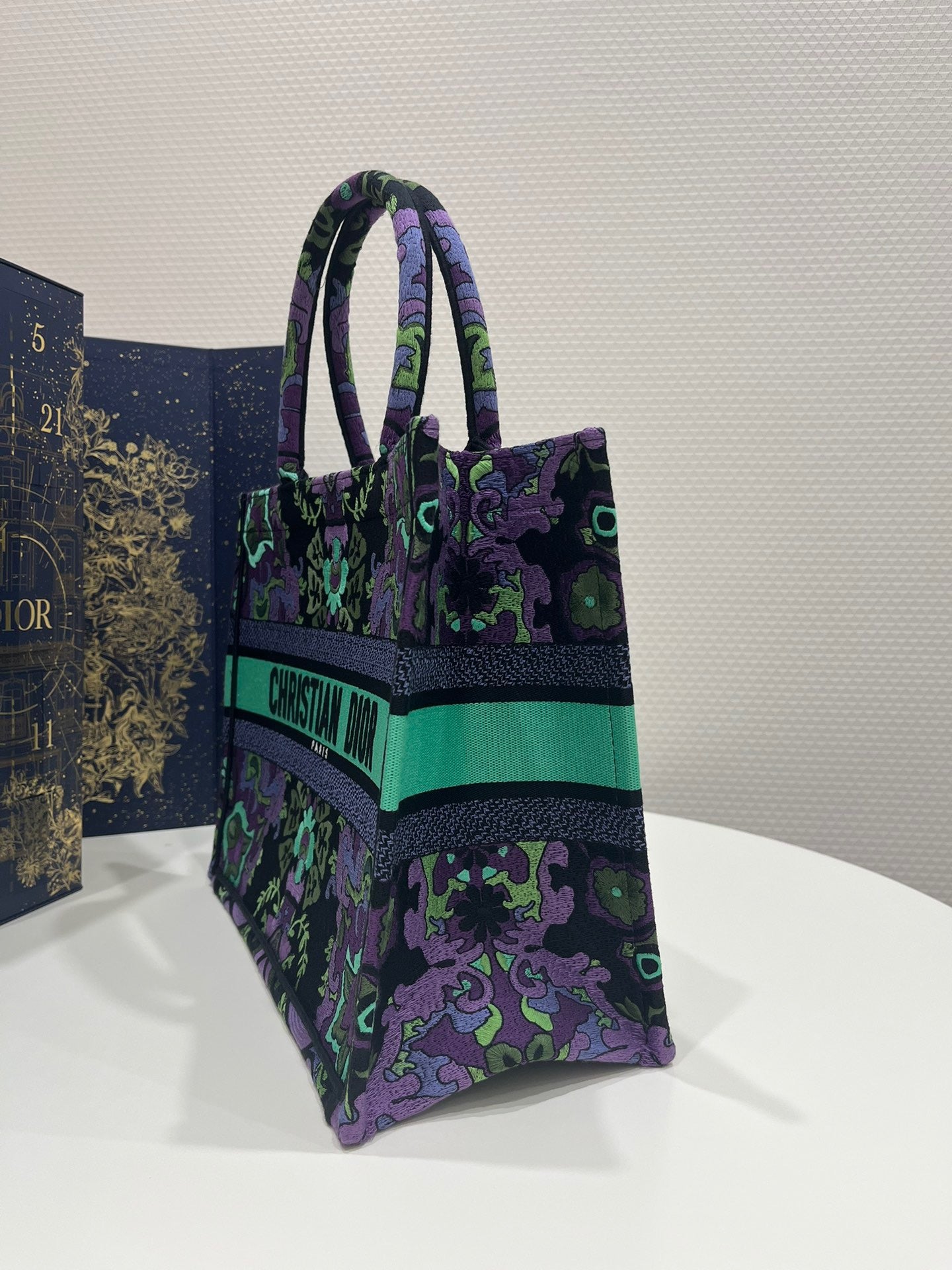 CD MEDIUM BOOK TOTE BAG