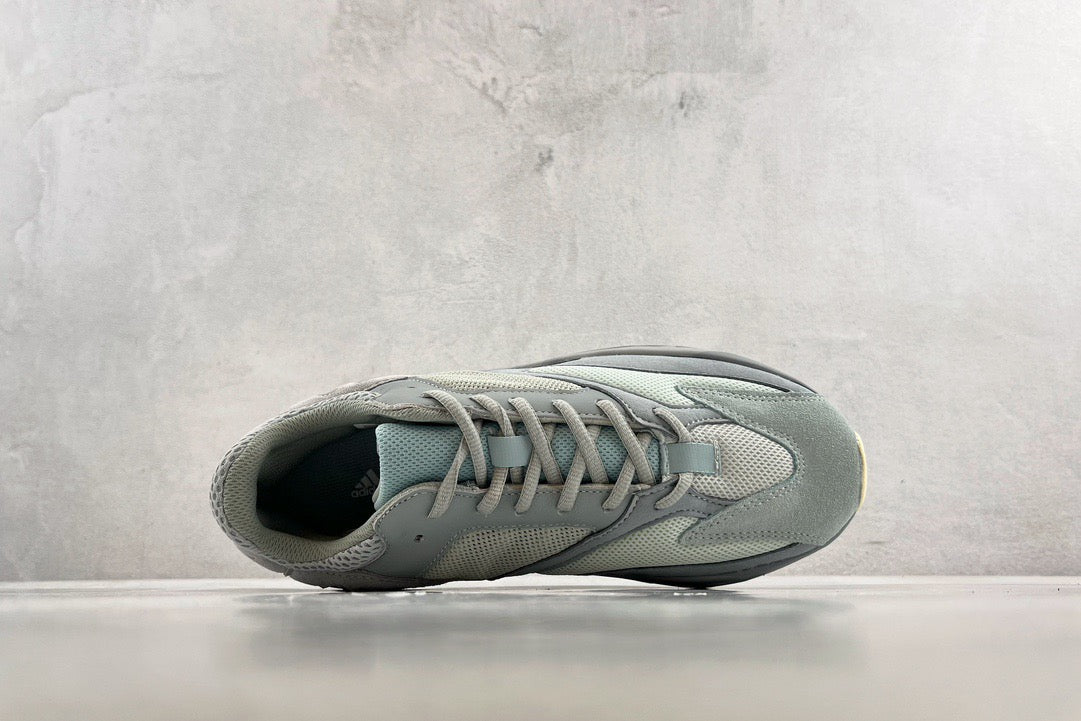 YEEZY BOOST 700