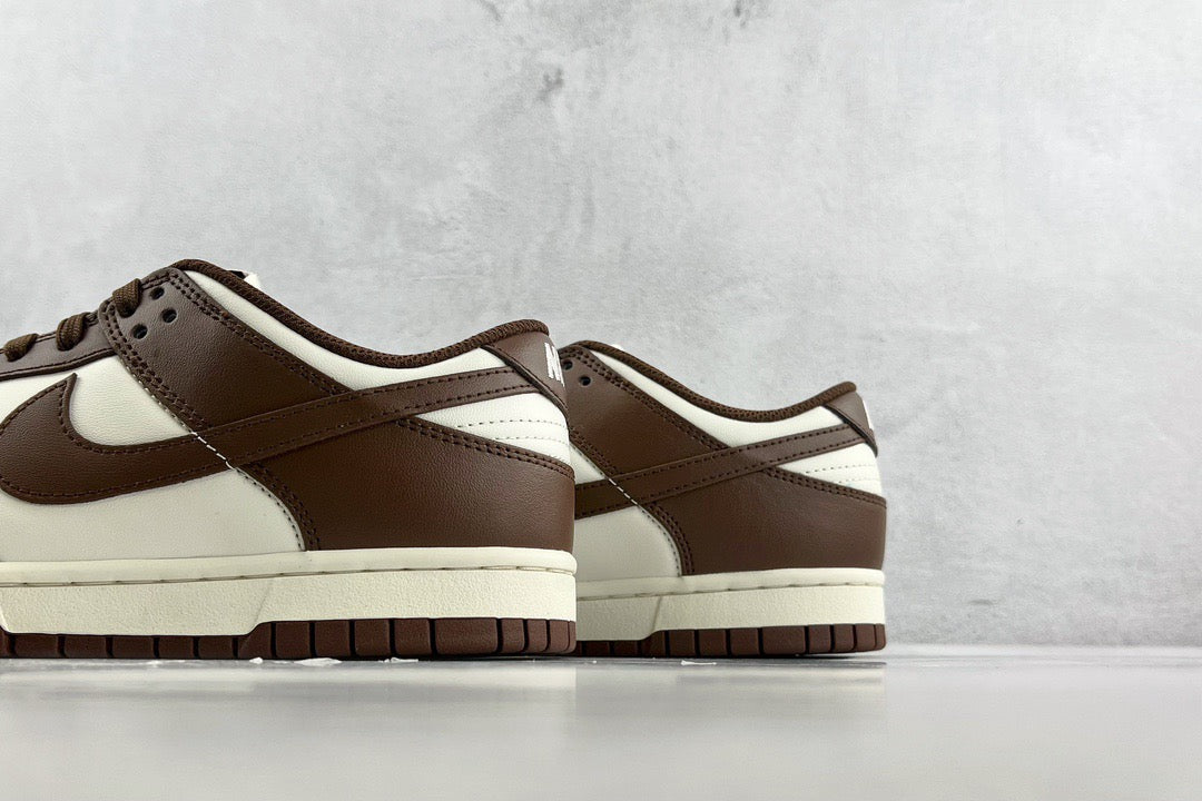DUNK LOW SURFACES IN BROWN