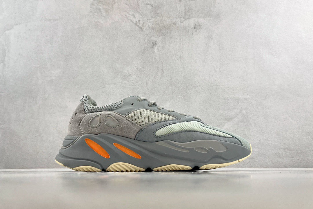 YEEZY BOOST 700