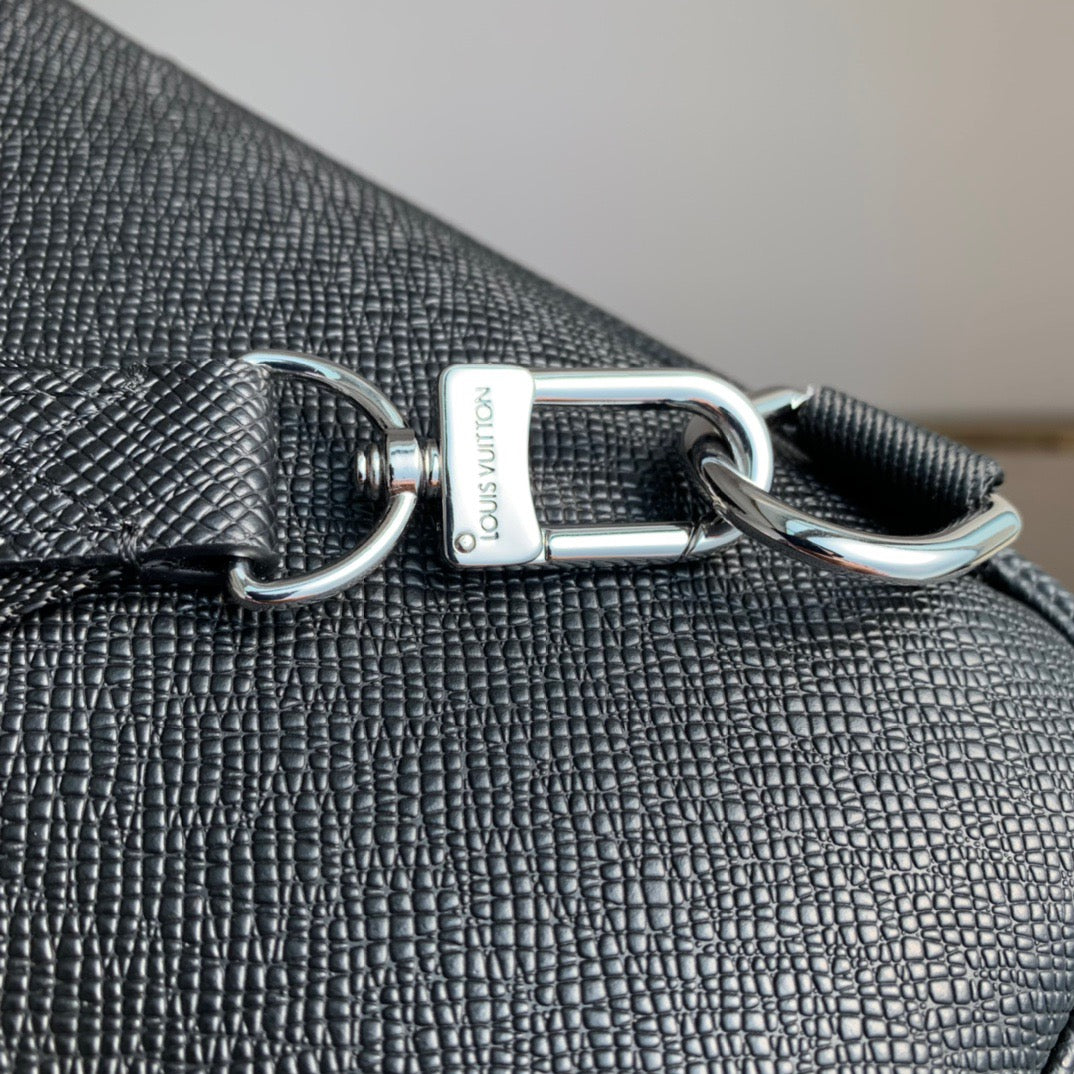 LOU AVENUE SLING BAG