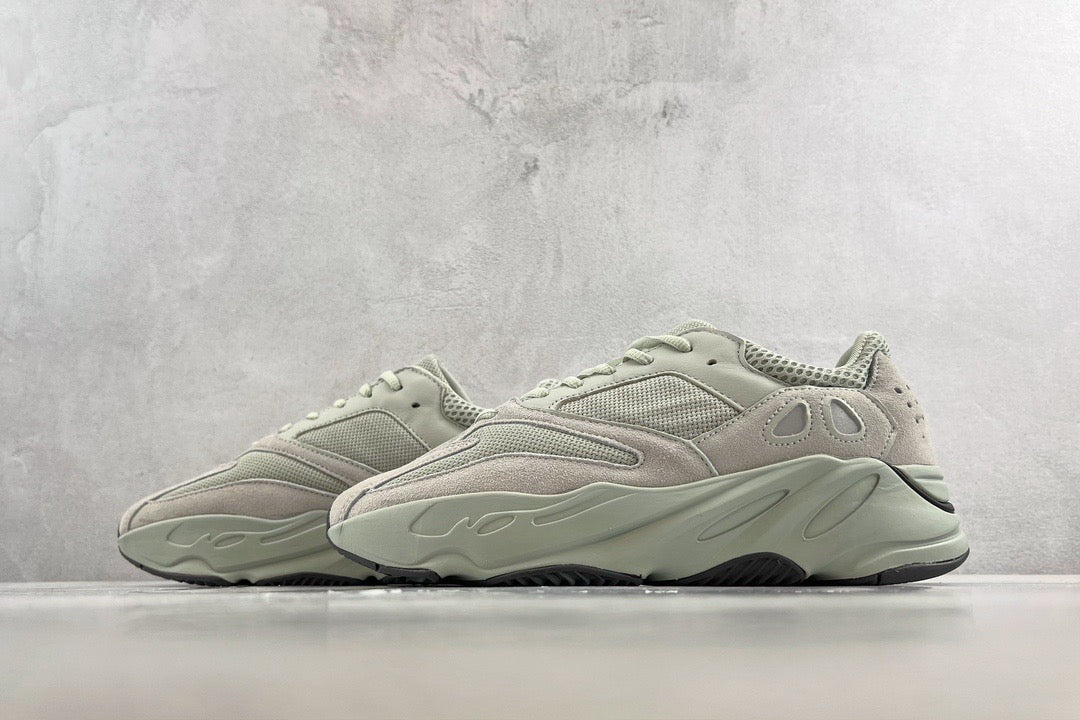 YEEZY BOOST 700 V2