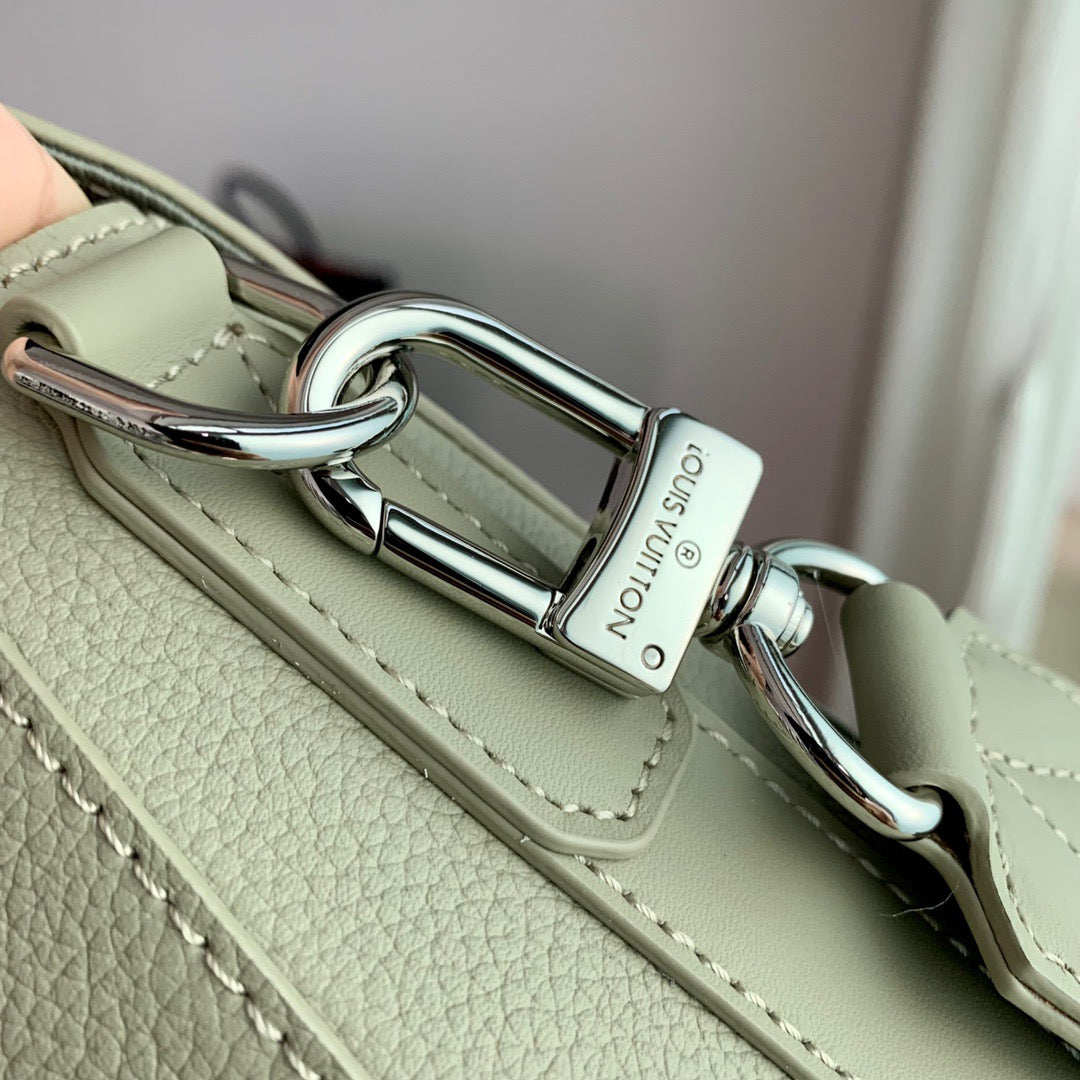 LOU TAKEOFF MESSENGER BAG