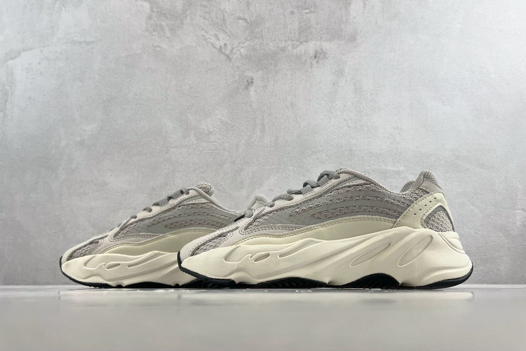 YEEZY BOOST 700