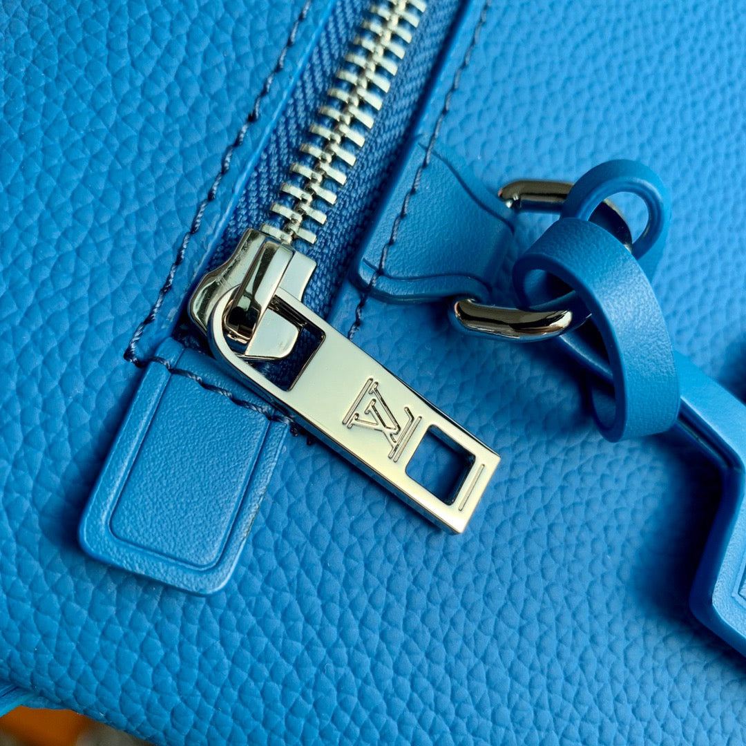 LOU TAKEOFF POUCH