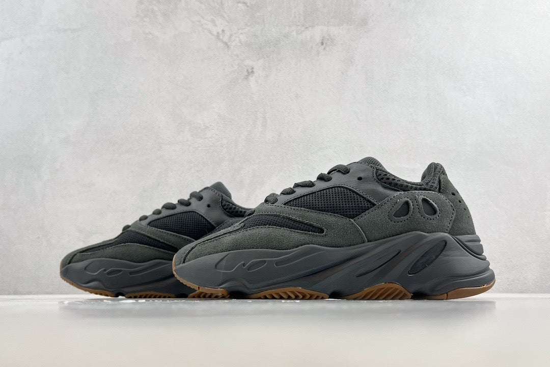 YEEZY BOOST 700