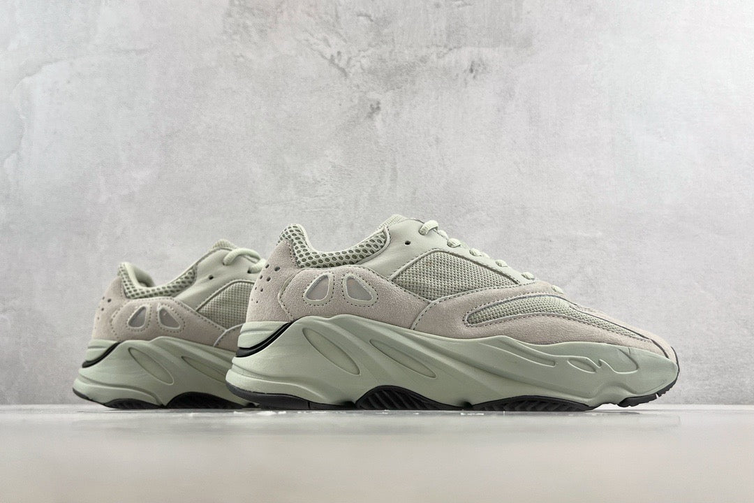 YEEZY BOOST 700 V2