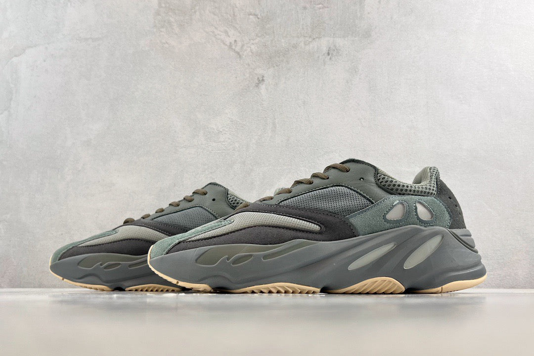YEEZY BOOST 700