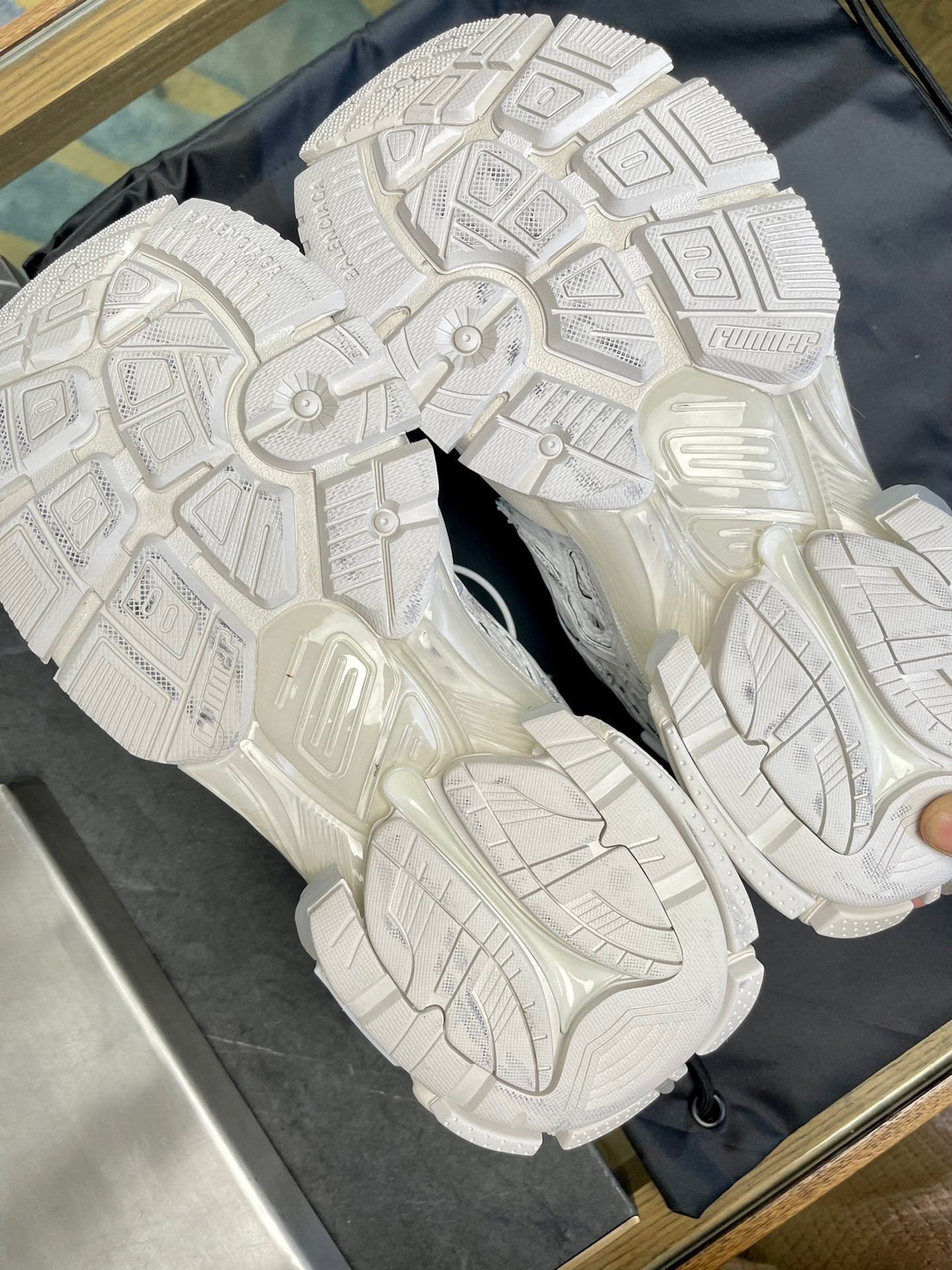 BAL RUNNER TRAINERS