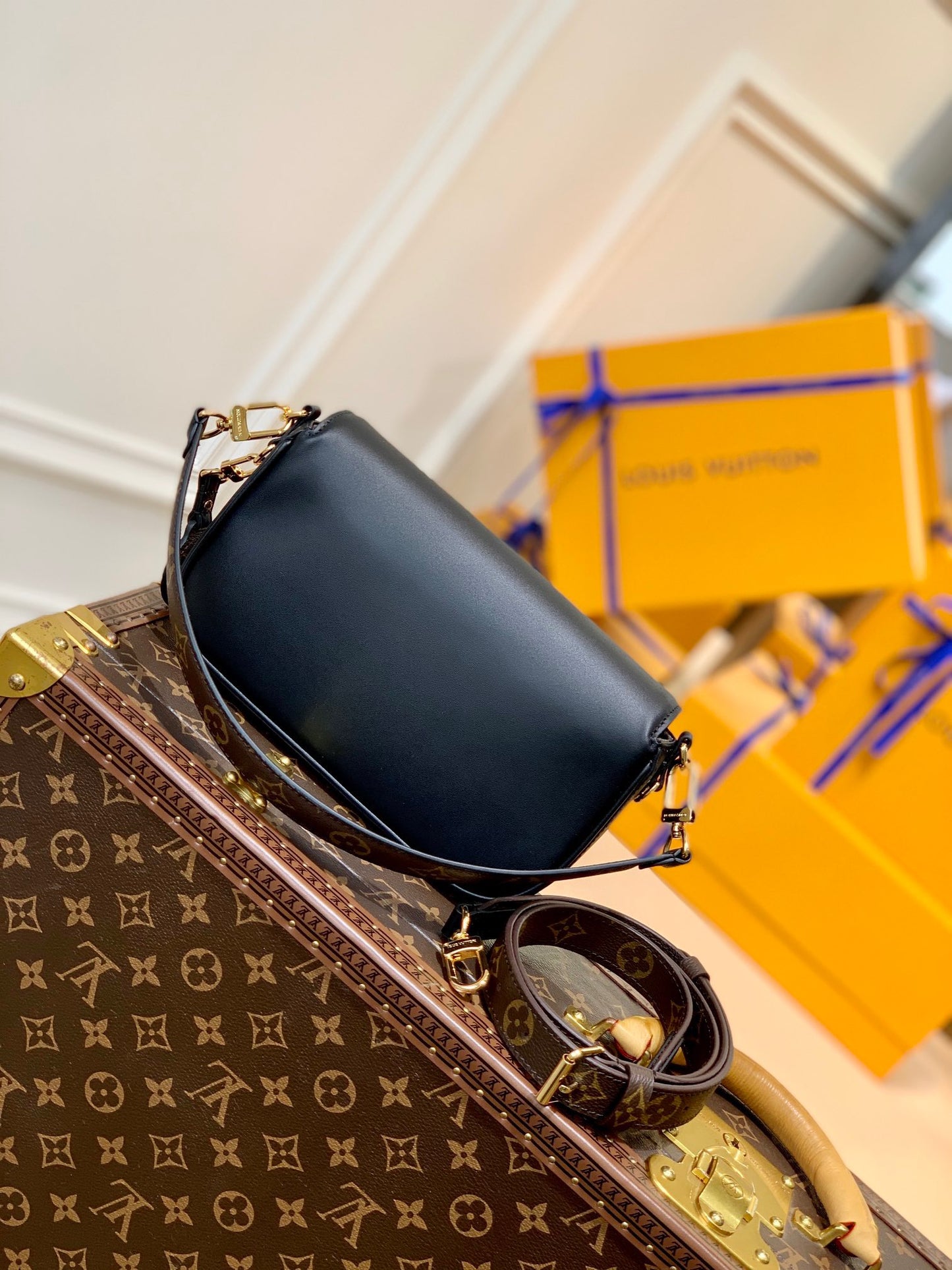 LOU SWING BAG