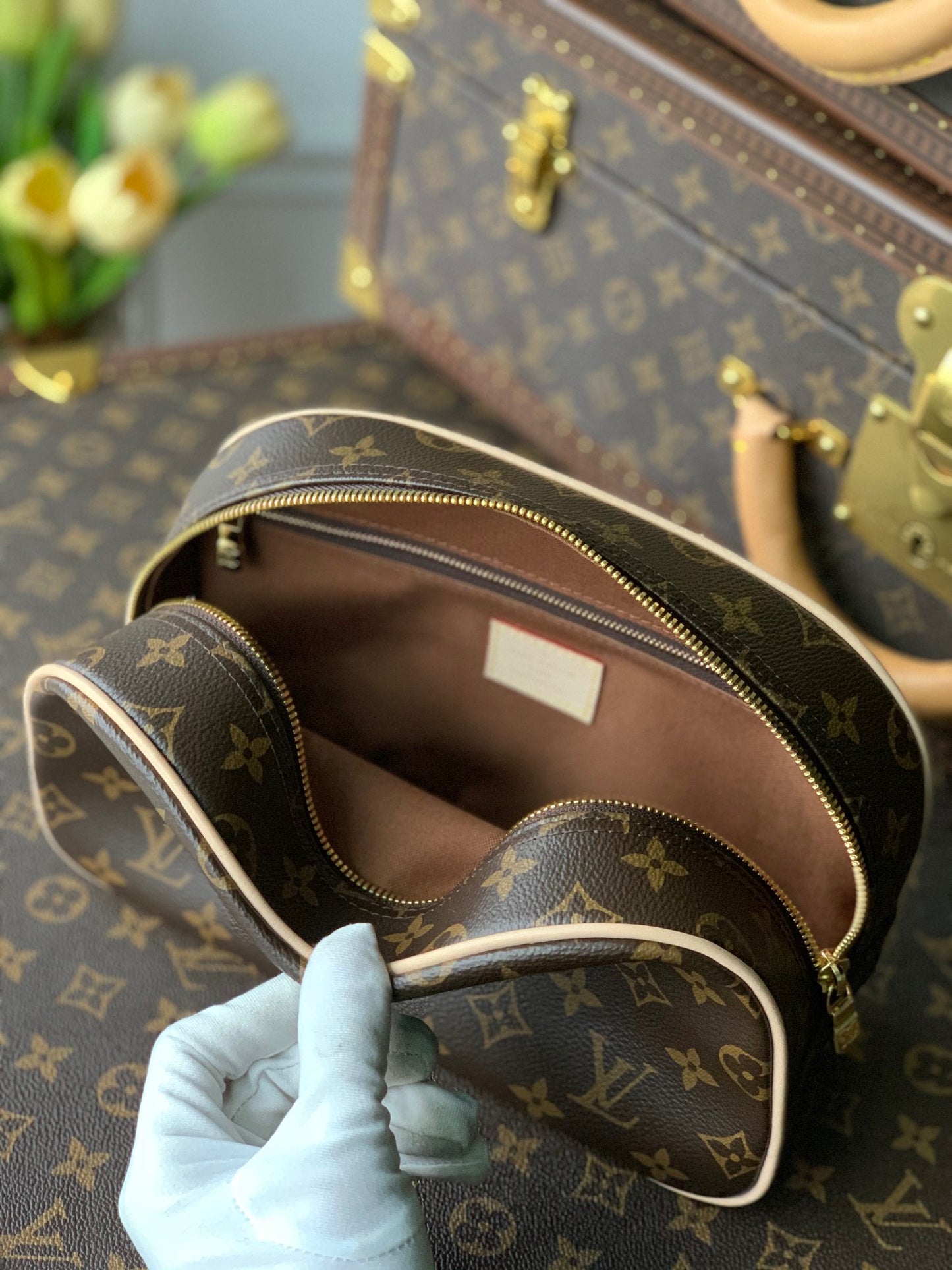 LOU TOILETRY BAG 25