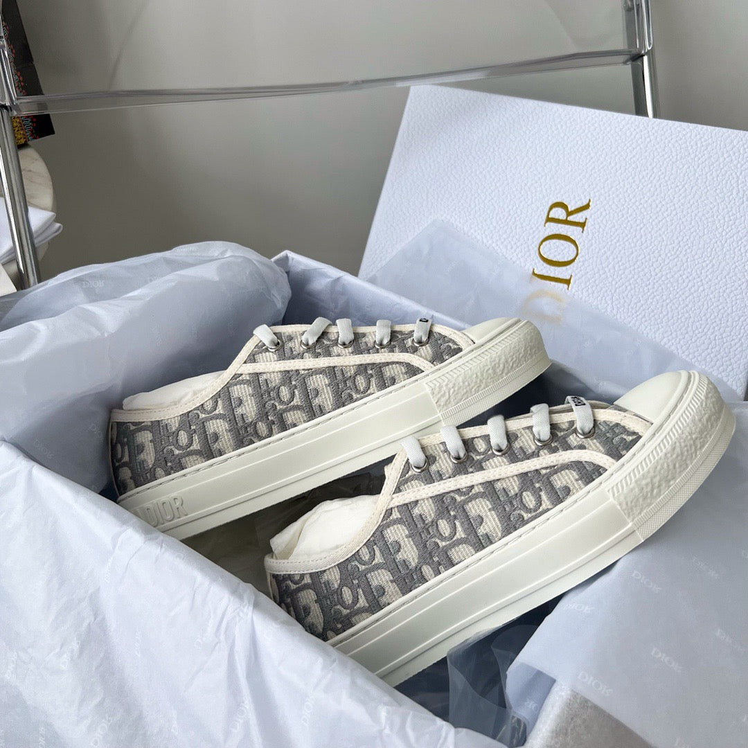 CD WALKN SNEAKER
