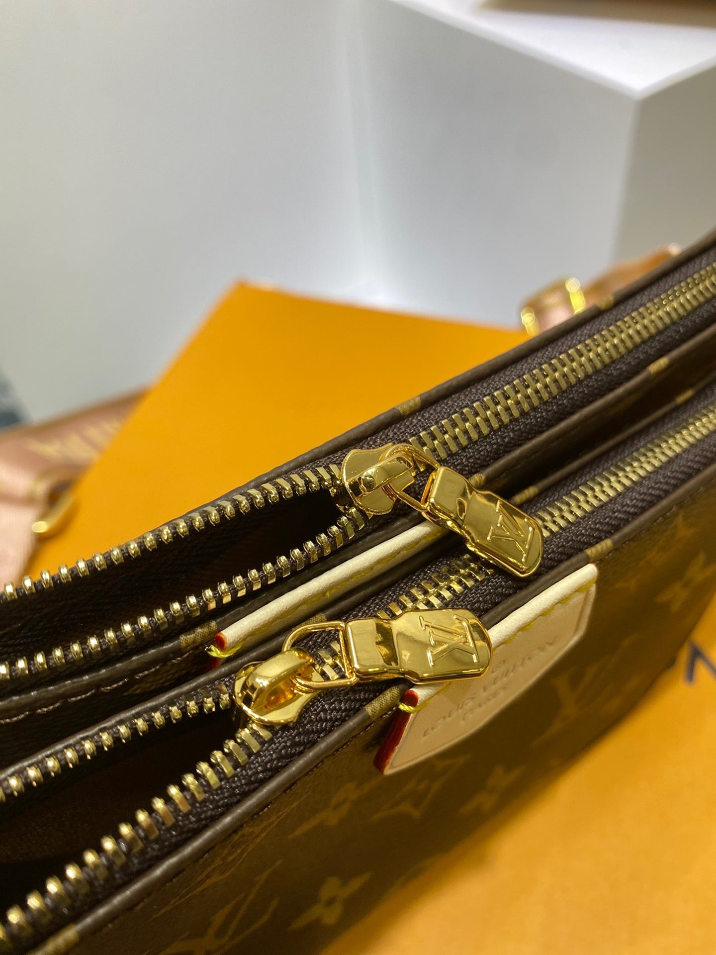 LOU MULTI POCHETTE ACCESSOIRES
