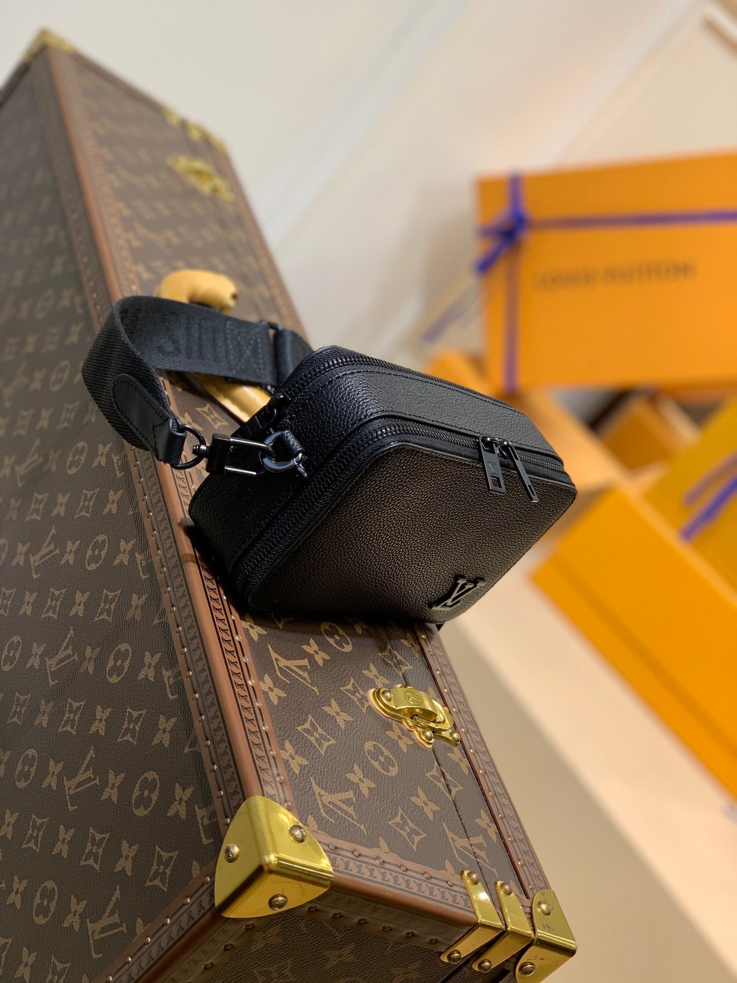 LOU ALPHA WEARABLE WALLET