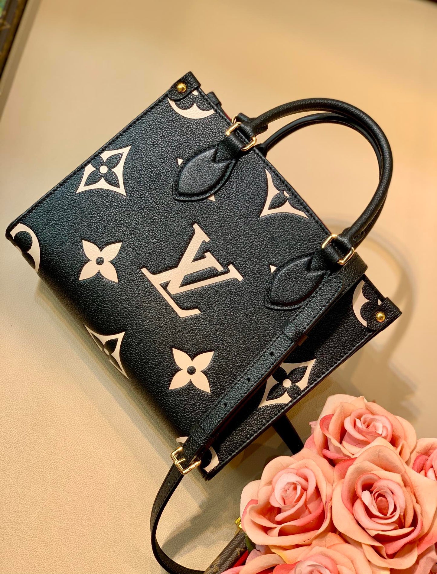 LOU ONTHEGO PM TOTE BAG