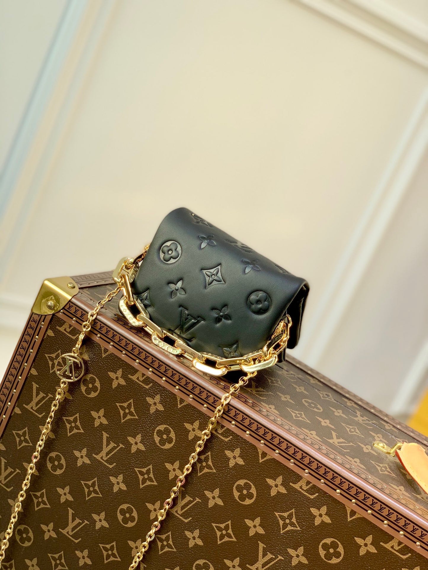 LOU BELTBAG COUSSIN