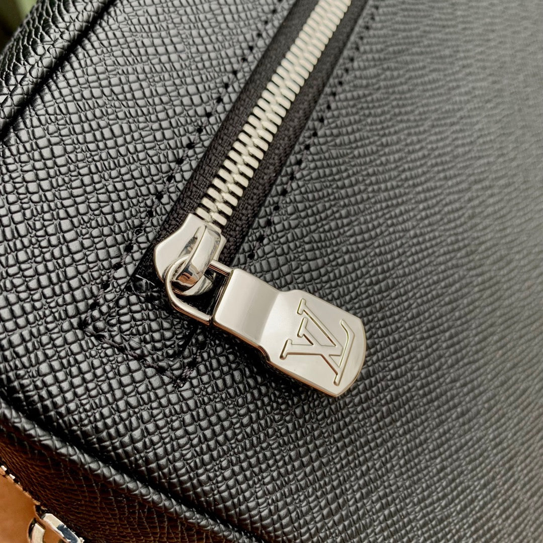 LOU POCHETTE KASAI