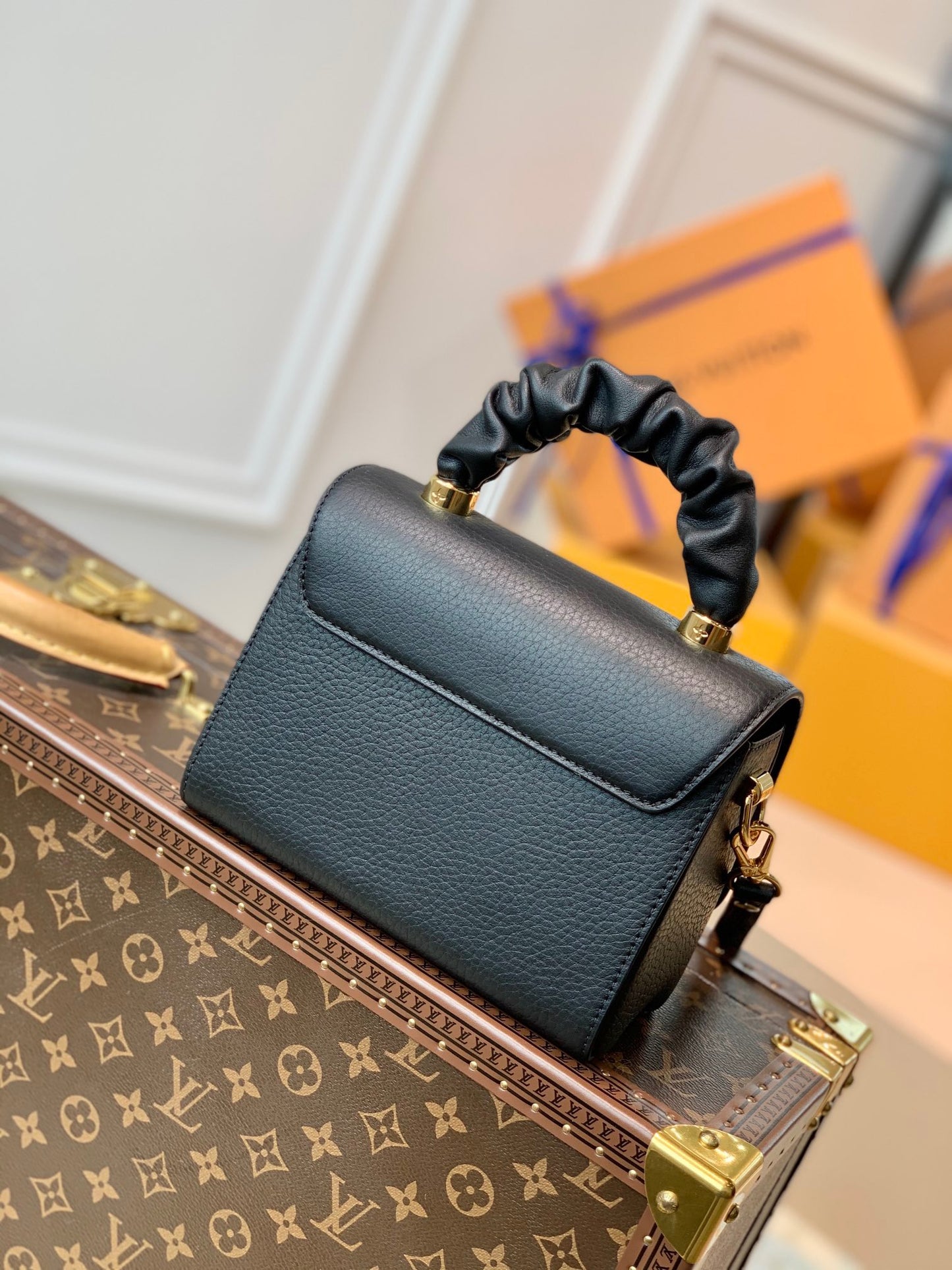 LOU TWIST PM BAG