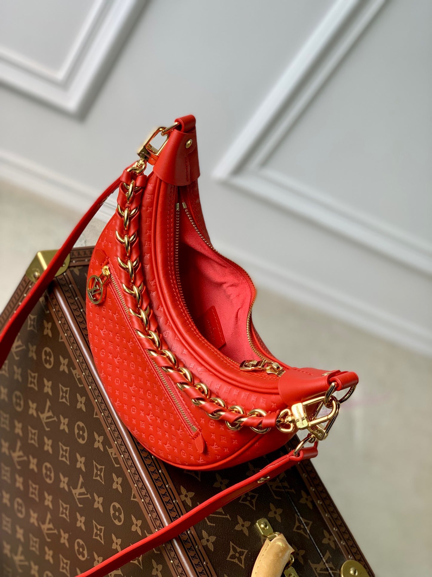 LOU LOOP BAGUETTE BAG
