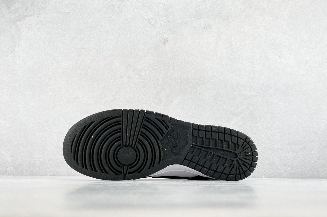 DUNK LOW BLACK / WHITE